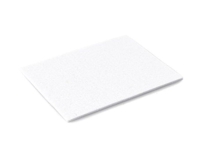 Huopatassu 116 valkoinen 100 mm Itsekiinnittyva lattiasuoja huopaa. 100 x 125 mm. Katkaistaan haluttuun mittaan.