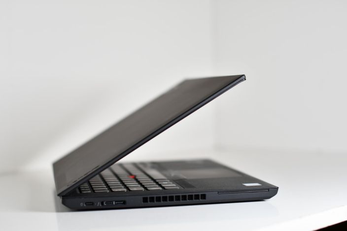 Lenovo ThinkPad T490 kannettava tietokone tuotekuva 3