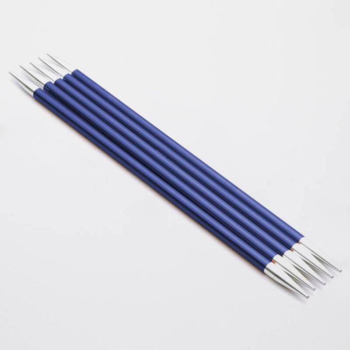 KnitPro Zing sukkapuikot 4mm 20cm Kevyesta metallista valmistetut sukkapuikot ovat pinnaltaan taysin sileat. Jokaisella