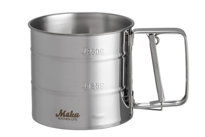 Maku jauhosihti 10x10cm Teraksinen liipasinmekanismilla varustettu sihti jauhojen siiviloimiseen ja tomusokerin sirotteluun. Maku jauhosihti 10x10cm Teraksinen liipasinmekanismilla varustettu sihti jauhojen siiviloimiseen ja tomusokerin sirotteluun.