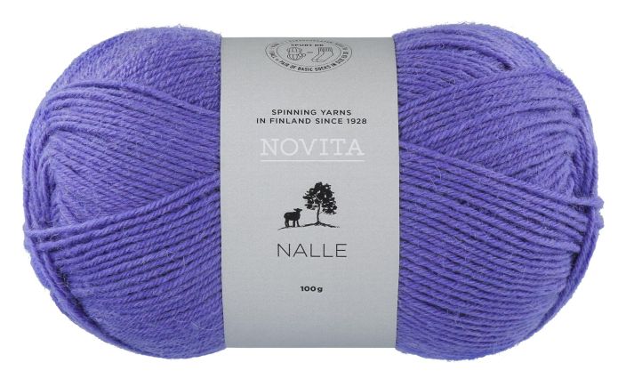 Novita Nalle 740 laventeli 100g 250740 Nalle-lanka on lankaklassikko neuleisiin ja villasukkiin. Puikkosuositus 3.5mm,