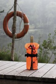 Viinipullon pelastusliivi pillillä 201245