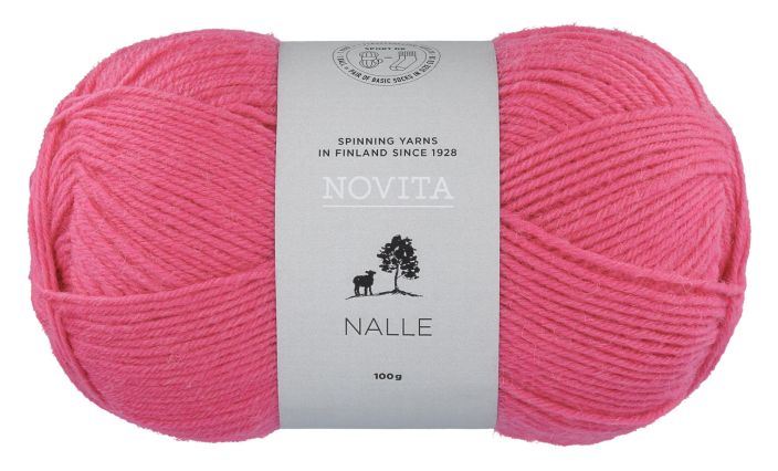 Novita Nalle 539 vadelma 100g Nalle-lanka on lankaklassikko neuleisiin ja villasukkiin. Puikkosuositus 3.5mm, sukkiin 3mm.