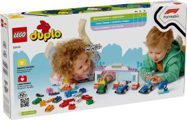 Lego Duplo F1®-tiimin kilpa-autot ja kuljettajat 10445