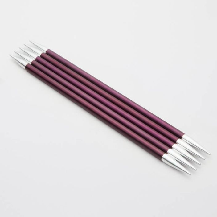 KnitPro Zing sukkapuikot 6mm 20cm Kevyesta metallista valmistetut sukkapuikot ovat pinnaltaan taysin sileat. Jokaisella